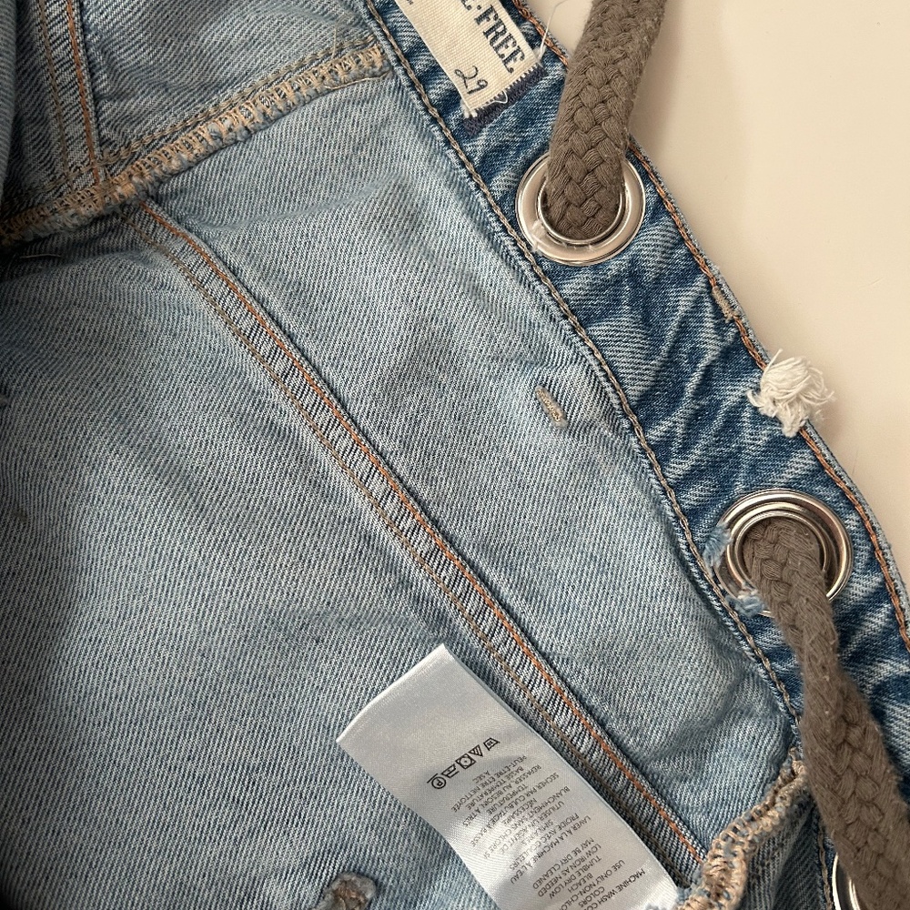We the Free  Moxie womens  size 29  barrel Jean with belt - Picture 11 of 14